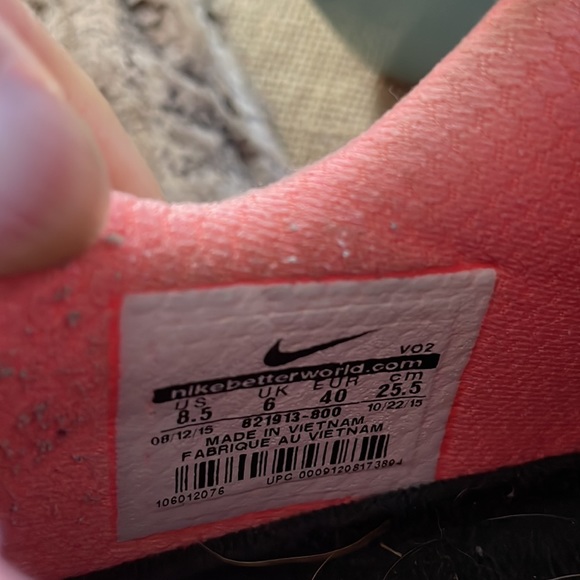 Nike - Picture 4 of 5